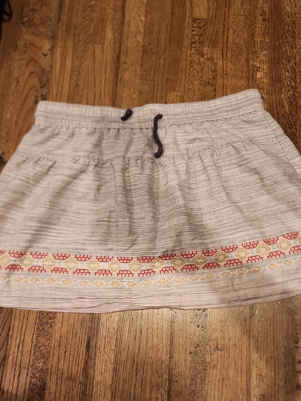 Woolrich Light Gray Skort with Red and Gold Embroidery